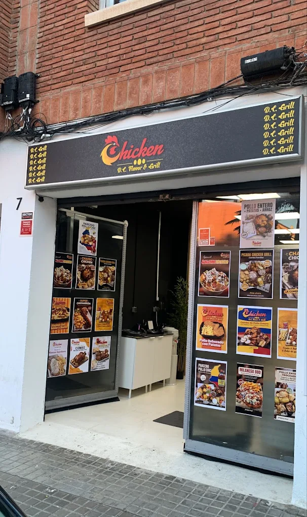 Fachada del restaurante Chicken D.C Flavor & Grill en Castelldefels